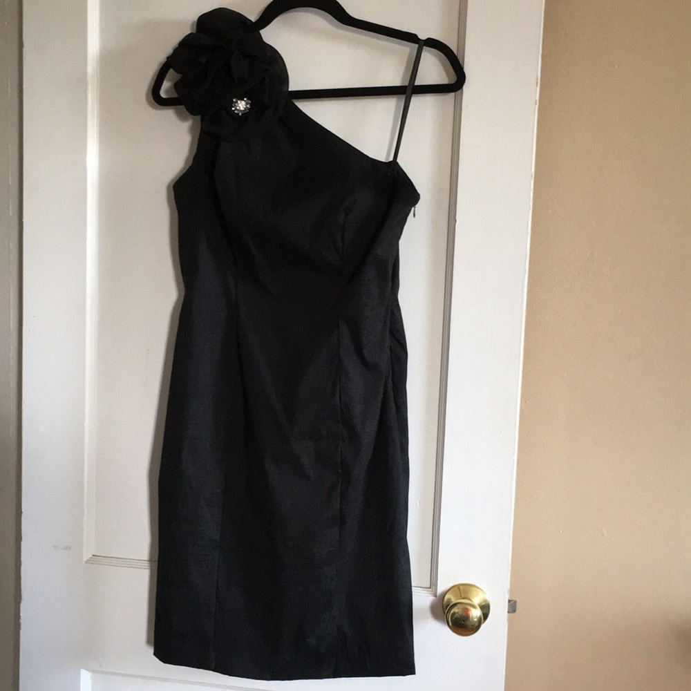 S. L. Fashions women’s black cocktail dress!